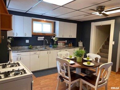 2315 W 2nd St, Davenport, IA 52802 - photo 2