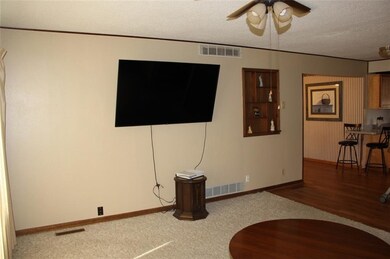 610 E 26th St S, Newton, IA 50208 - photo 5