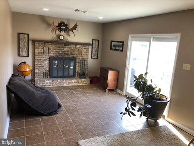 1260 Acorn Cir, Macungie, PA 18062 - photo 5