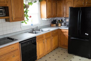 plenty of light and space to cook
