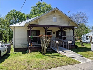403 Thomas St, Reidsville, NC 27320 - photo 2
