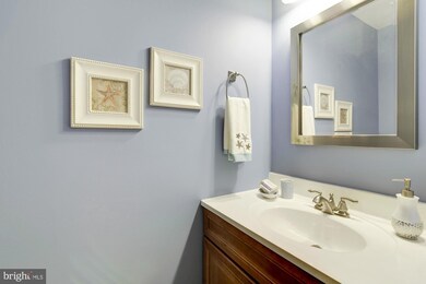 8112 Squirrel Run Rd, Springfield, VA 22152 - photo 4