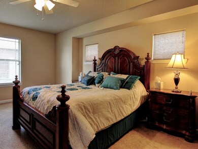 5229 Moore Loop