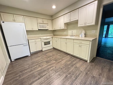 3152 Lindenwood Dr unit 150, Dearborn, MI 48120 - photo 5