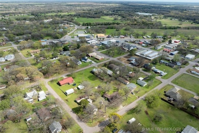 210 N Collins St, Colbert, OK 74733 - photo 7