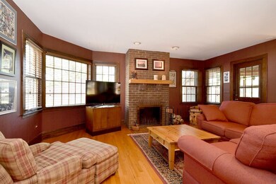 149 N Avon Rd, Elmhurst, IL 60126 - photo 6