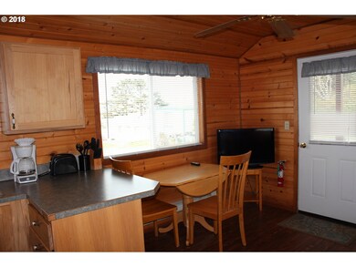 29450 Ellensburg Ave unit 214, Gold Beach, OR 97444 - photo 2