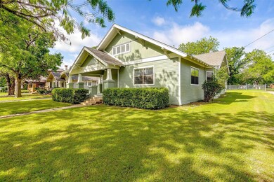 302 Prairie Ave, Cleburne, TX 76033 - photo 2