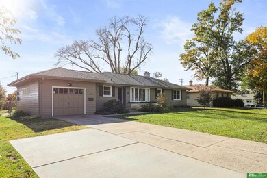 307 Crest Rd, Papillion, NE 68046 - photo 2