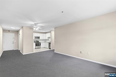 905 River Rd unit 314, Edgewater, NJ 07020 - photo 5