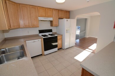 11 Locust St, Lowell, MA 01851 - photo 6