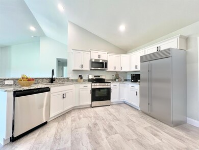 Kitchen with sink, kitchen peninsula, stainless st
