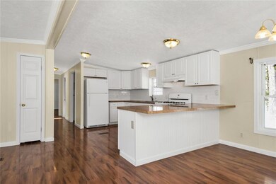 Kitchen/Dining Area