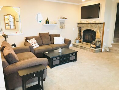 3944 Spruce Cape Rd - Living room