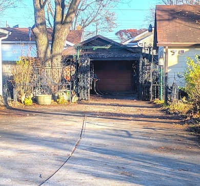 2825 S Delaware St, Indianapolis, IN 46225 - photo 5