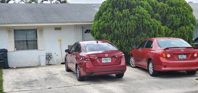 4945 Pimlico Ct, West Palm Beach, FL 33415 - photo 2