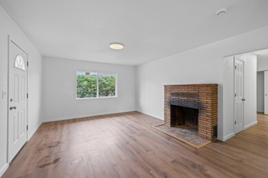 955 SE M St, Grants Pass, OR 97526 - photo 7