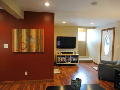 Entry/Foyer.