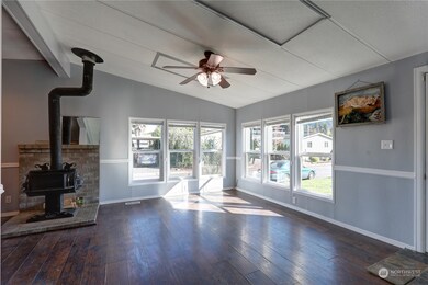 300 Grand Fir Dr, Enumclaw, WA 98022 - photo 5