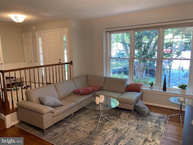 10803 Brewer House Rd, Rockville, MD 20852 - photo 5