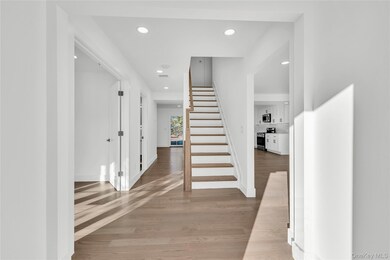 24 Rim Ln, Hicksville, NY 11801 - photo 5