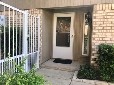 909 Shady Creek Ln, Bedford, TX 76021 - photo 3