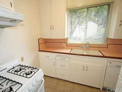 Tidy kitchen with lighted hood/fan, gas range, ref