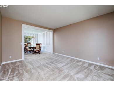 Living Room/Entrance