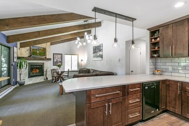 179 Lake St Z2-006