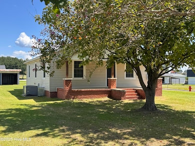 107 S McCaskey Rd, Williamston, NC 27892 - photo 2