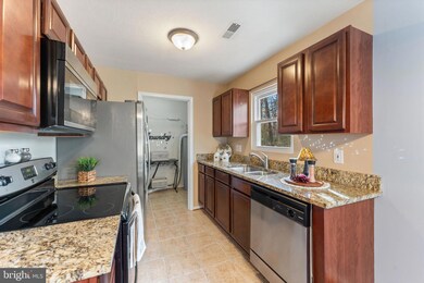 904 Lakeview Pkwy, Locust Grove, VA 22508 - photo 5