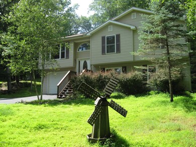 233 Locust Dr, Milford, PA 18337 - photo 2