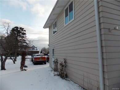plenty of side yard