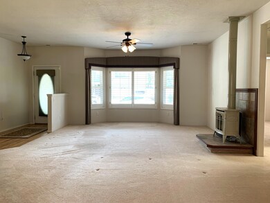 327 Donna Way, Central Point, OR 97502 - photo 4