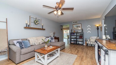 1937 E Auburn Dr-13