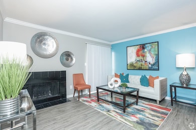 10250 Lands End Dr unit 102, Houston, TX 77099 - photo 4