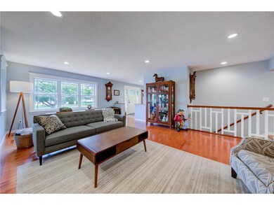 4-web-or-mls-Living Room 2