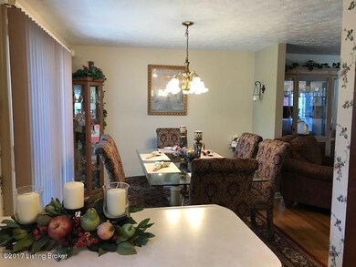 8205 Sandidge Dr, Louisville, KY 40228 - photo 5