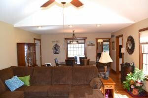 209 Orchard Ln, Columbus Junction, IA 52738 - photo 4