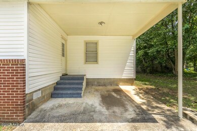1735 Denton St 5
