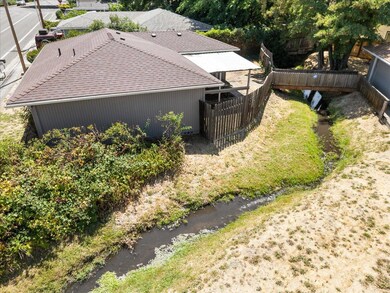 610 Freeman Rd, Central Point, OR 97502 - photo 2