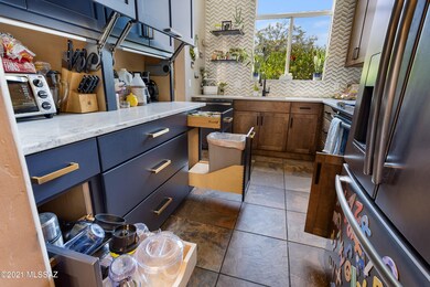 Kitchen specialized cabinetry