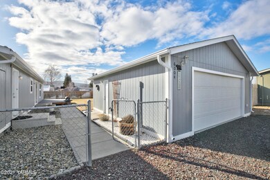 Detached Garage