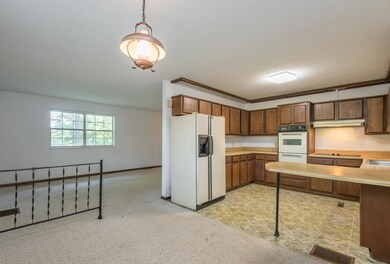 Kitchen - Appliances remain