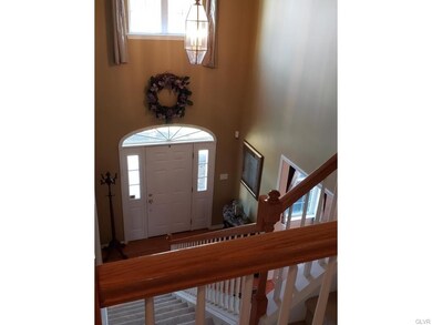 7027 Periwinkle Ct, Macungie, PA 18062 - photo 3