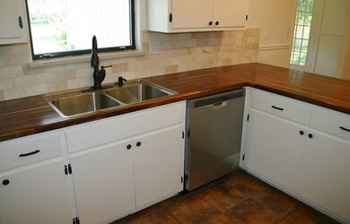 114 W Driftwood Dr, Fredericksburg, TX 78624 - photo 7