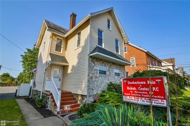 524 W Broad St, Quakertown, PA 18951 - photo 2