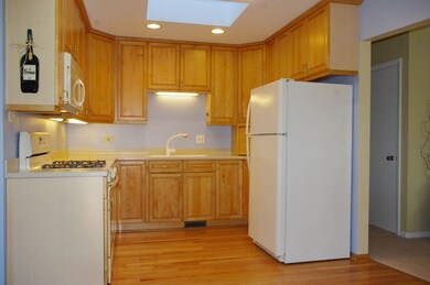 3302 Kingfisher Ln E, Rolling Meadows, IL 60008 - photo 4