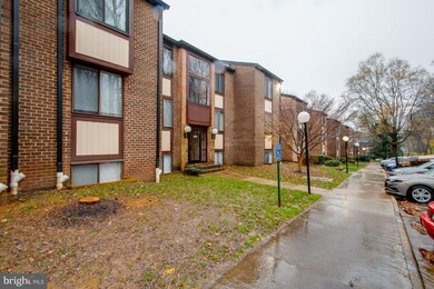 9721 Kings Crown Ct unit 2, Fairfax, VA 22031 - photo 2