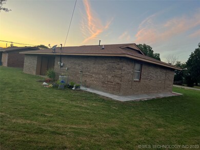 1316 12th Ave NE, Ardmore, OK 73401 - photo 3